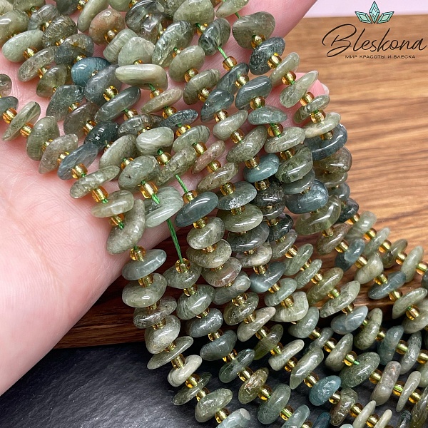 Апатит зеленый сколы шлифованные (2-4)*(7-10) мм