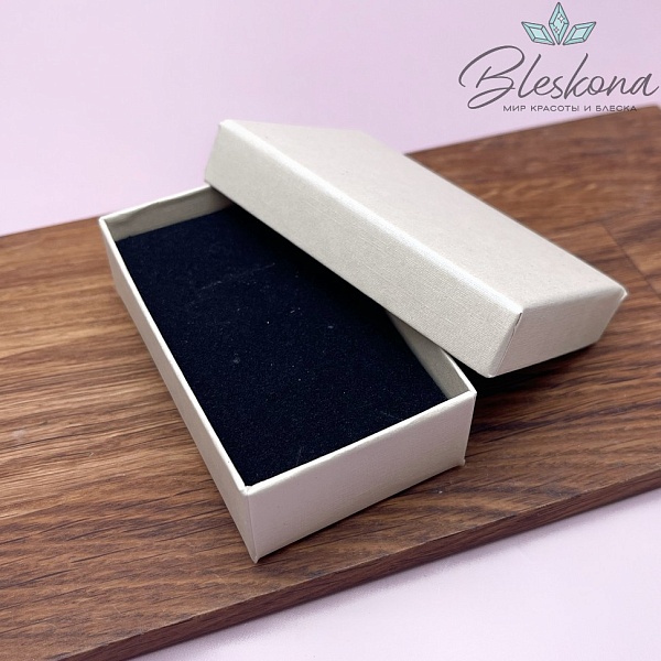 Коробка Бежевая фактурная полосы 8*5*2 см