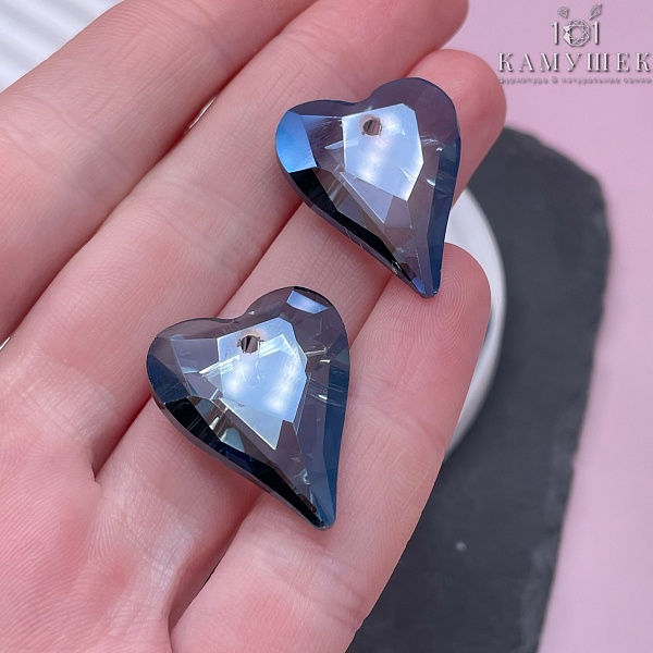 26,5*21,5 мм, Подвеска сердце стекло белое с переливом (Denim blue) уп. 2 шт