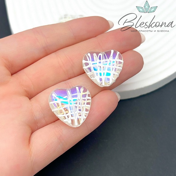 19*20 мм Бусина сердце с переливом белая глазурь