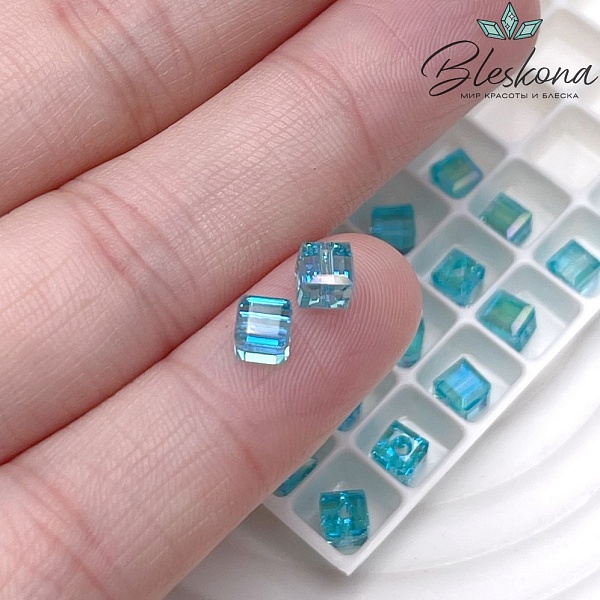 5601 Cube Bead 4 мм Light Turquoise Shimmer B (263 SHIM)
