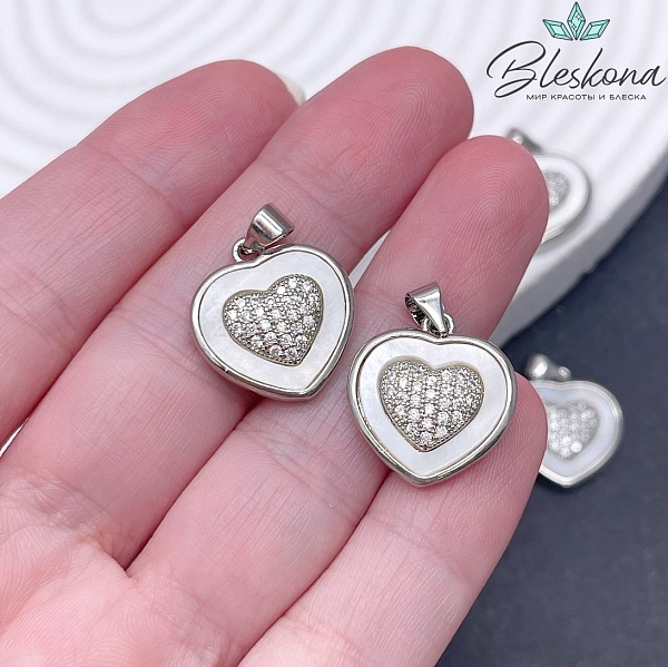 18*17 мм Цвет серебро, Подвеска Сердце белый перламутр с цирконами 