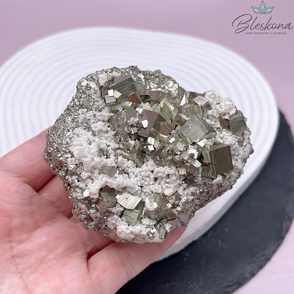 Пирит с кварцем необработанный  70  мм