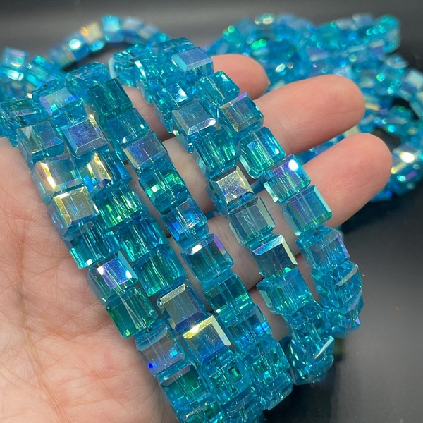 8 мм Стекло Lux, куб огранка, цвет голубой с переливом