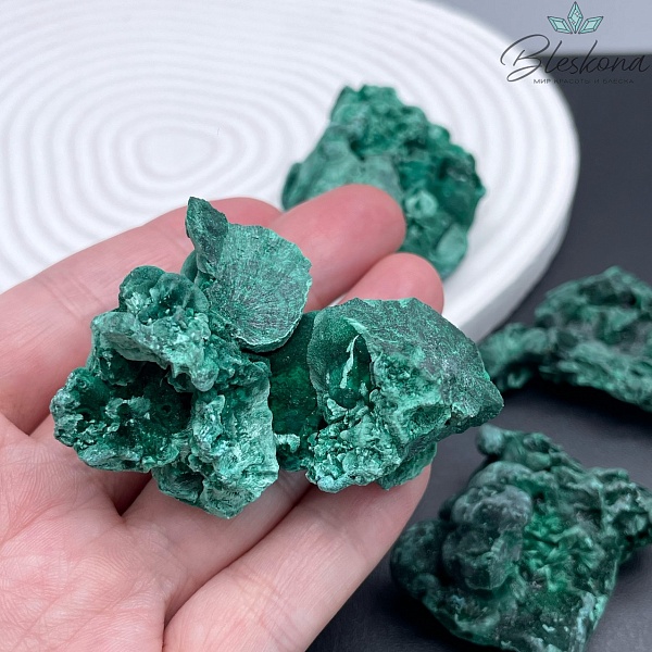 Малахит необработанный Плисовый  средние куски