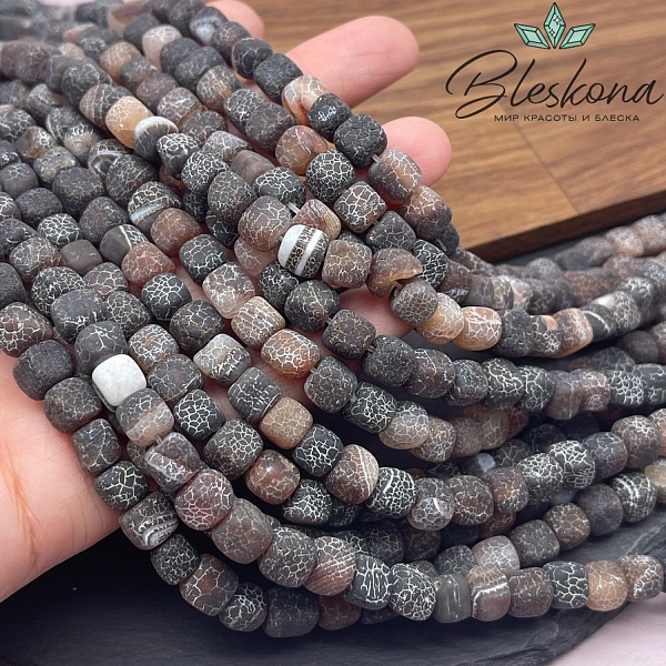 Агат Кракле темно-коричневый куб 8 мм