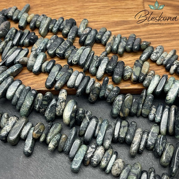 Риолит сколы шлифованные 10-22 мм