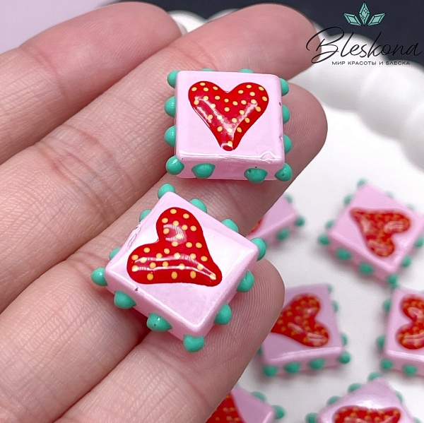 17,5 мм Бусина квадрат розовый красное сердце