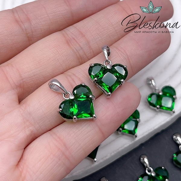 14,5*14 мм Цвет серебро, Подвеска Сердце зеленые цирконы