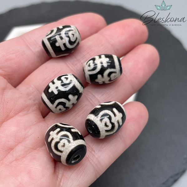 Бусина Дзи Нектарный сосуд изобилия черно-белый бочонок 16*12 мм
