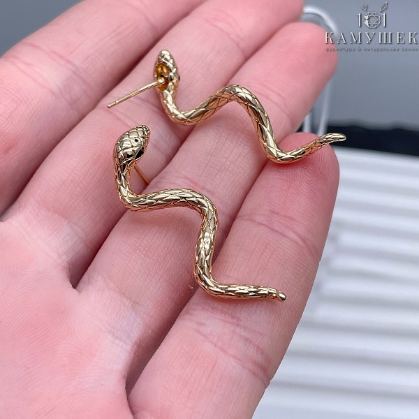 Пусеты змея фактурная черный циркон, цвет золото 35,1*12 мм