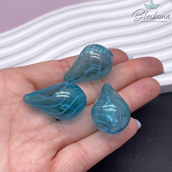 30-32 мм Бусина капля стекло голубое бело- желтые полосы