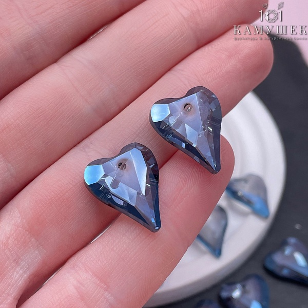 17,5*14,5 мм, Подвеска сердце стекло белое с переливом (Denim blue) уп. 2 шт