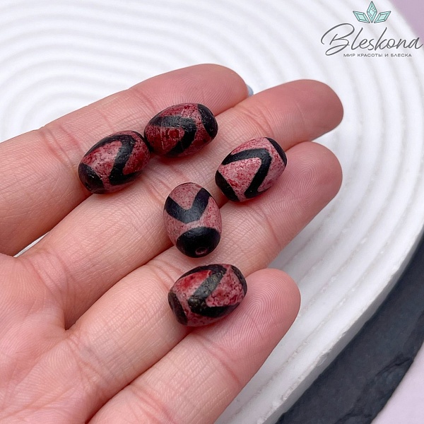 Бусина Дзи Тигриный клык черно-красный бочонок 10*12 мм