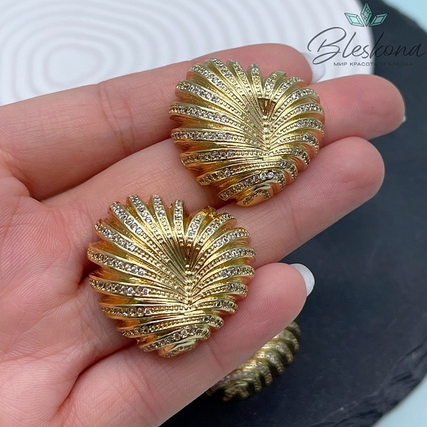 30*30 мм Цвет золото, Подвеска Сердце цирконы