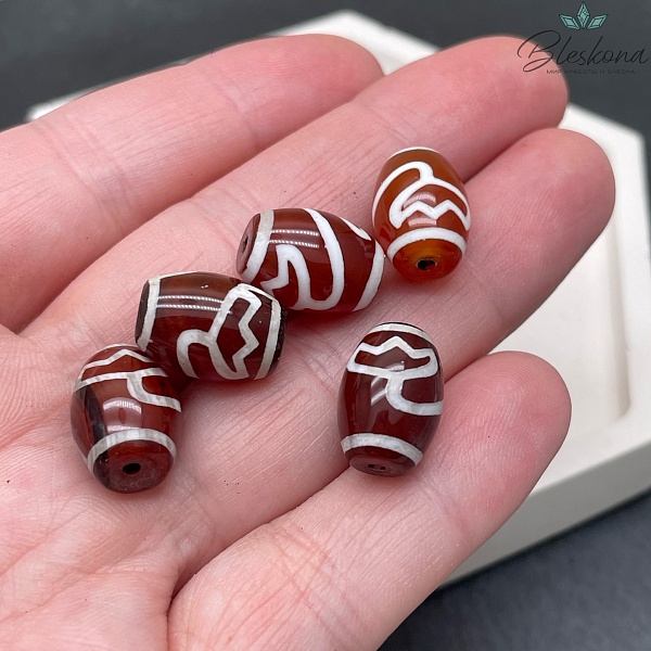 Бусина Дзи Лотос коричнево-белый бочонок 10*14 мм