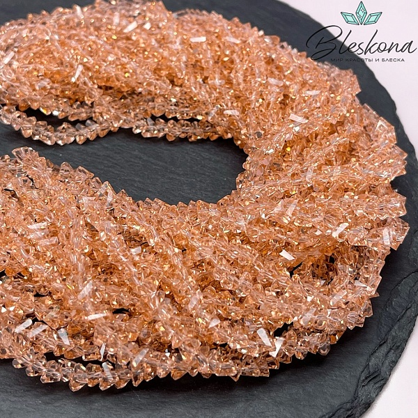 Чешское стекло 4,5 мм треугольник