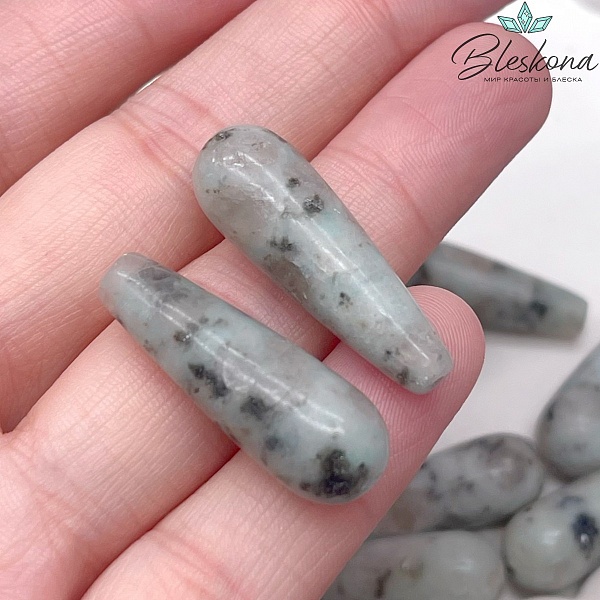 Яшма Киви голубая капля 30*10 мм (штучно)