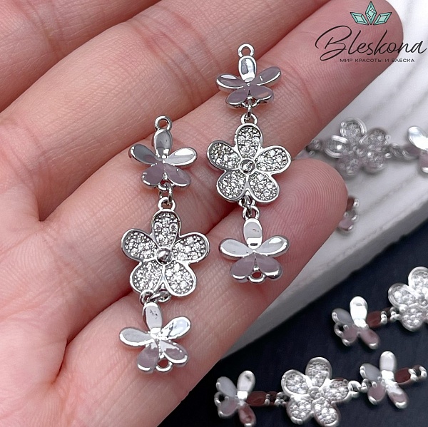 37*12 мм Цвет серебро, Коннектор цветочки с цирконами под вклейку 