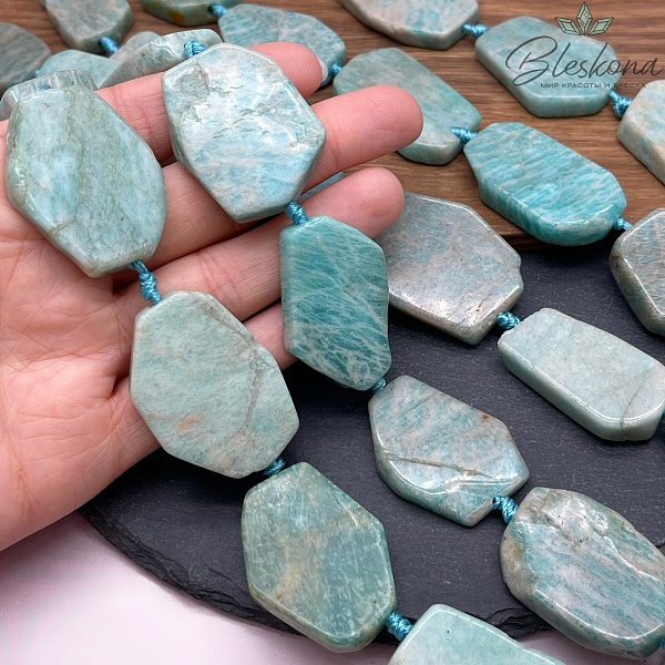 Амазонит плоский фриформ (30-42)*(20-30) мм