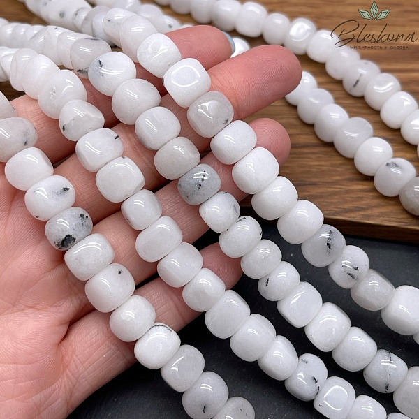 Кварц Белый с включением турмалина галтовка 8-10 мм