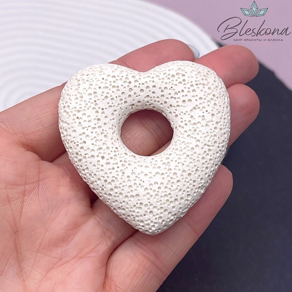 Лава Вулканическая Подвеска сердце  бежевое 53*51 мм