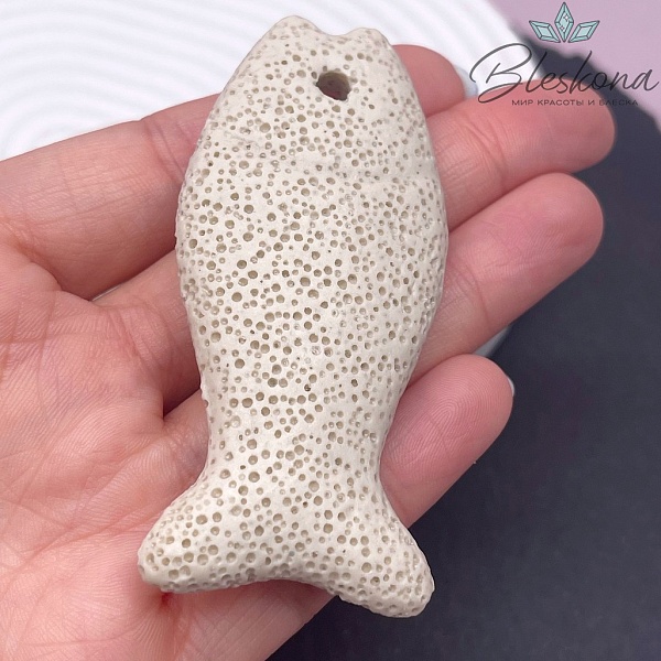 Лава Вулканическая Подвеска рыбка темно- бежевая 72*33 мм