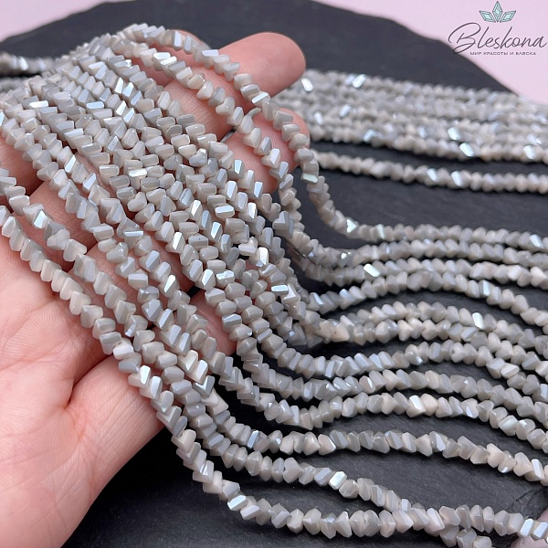 Чешское стекло №102 4,5 мм треугольник