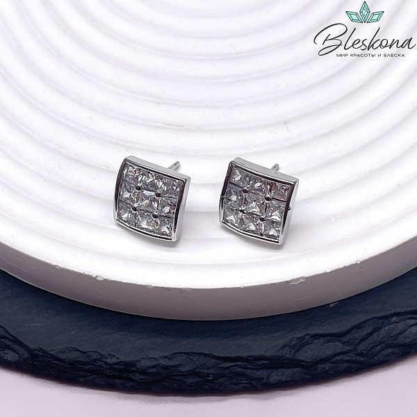 15,5 мм Цвет серебро, Пусеты ромб с цирконами