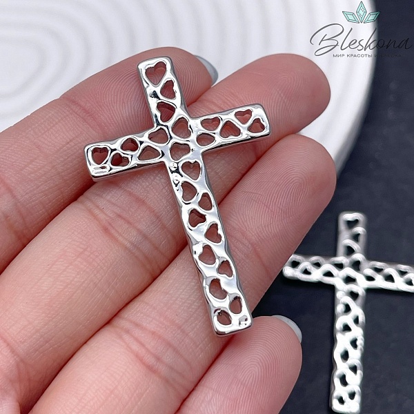 45*29 мм Цвет серебро, Подвеска крест резной сердца 