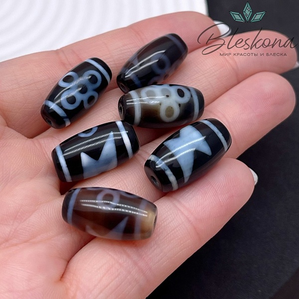 Бусина Дзи Молния и мистический узел бело-черный бочонок 20*11 мм