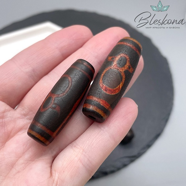 Бусина Дзи Кубера красно-черный бочонок 40*14 мм