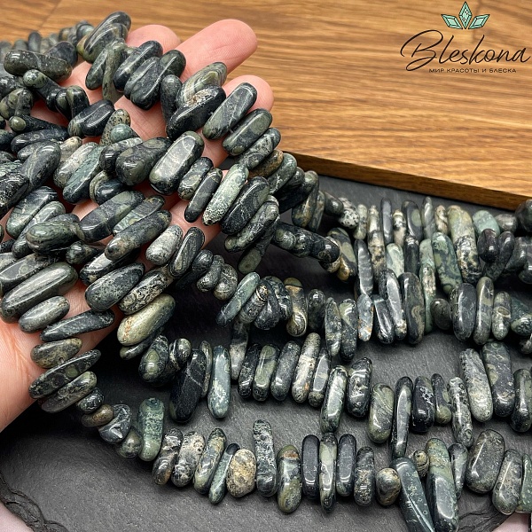 Риолит сколы шлифованные 10-22 мм