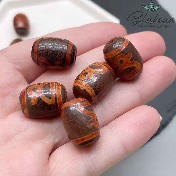 Бусина Дзи Кубера красно-коричневый бочонок 18*14 мм