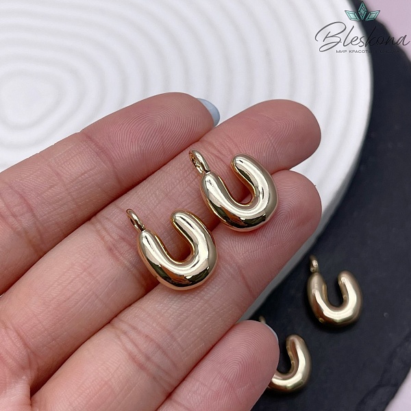 18 мм, Цвет золото, Буква объемная U