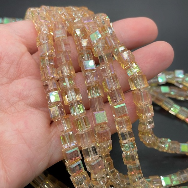 6 мм Стекло Lux,  куб огранка, цвет персиковый с желтым переливом