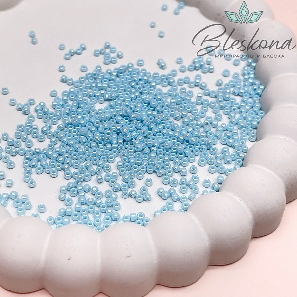 Бисер TOHO round 11/0 цвет №124 (оттенок голубого)
