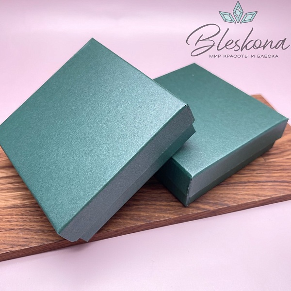 Коробка Зеленая перламутр черная подложка 9*9*3 см