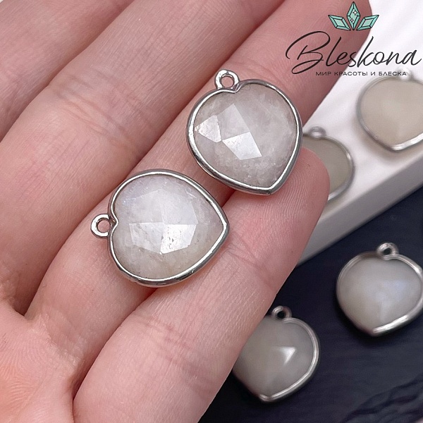 16,3*18,7мм,Цвет серебро,Подвеска Сердце Лунный камень  огранка