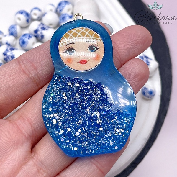 62*40 мм, Цвет золото, Подвеска Матрешка голубая