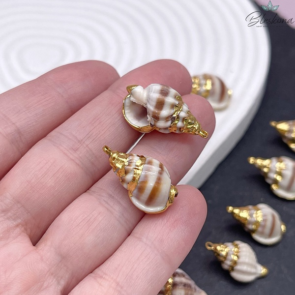(20-24)*(10-12) мм Цвет золото, Подвеска ракушка бело-коричневая