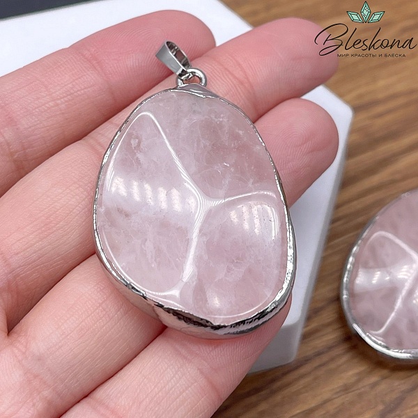 (29-30)*(44-45) мм, Цвет серебро, Подвеска фриформ Розовый Кварц в обрамлении 