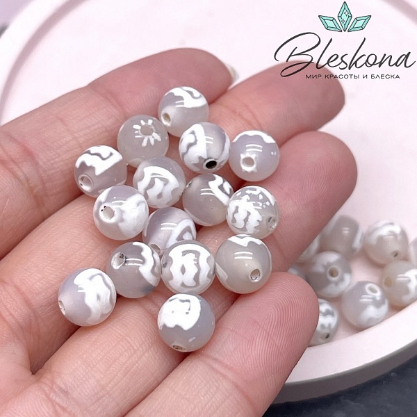 Бусина Дзи Птица Гаруда серо-белый шар 8 мм уп.15 шт.