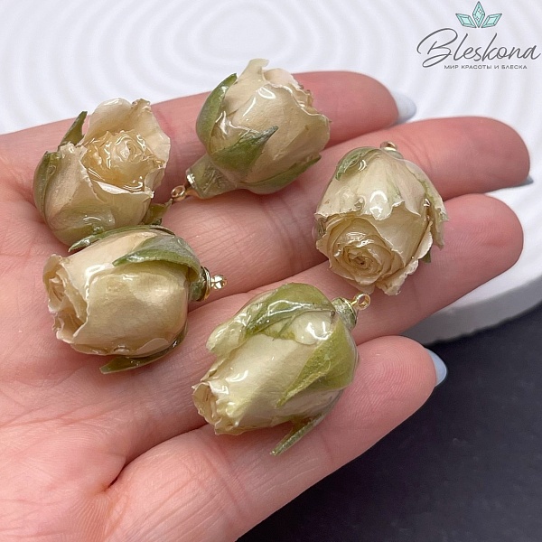 25-30 мм, Цвет золото, Подвеска роза в эпоксидной смоле №5