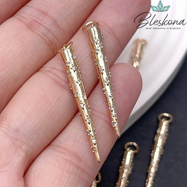 33,5*4 мм Цвет золото, Подвеска в форме конуса цирконы