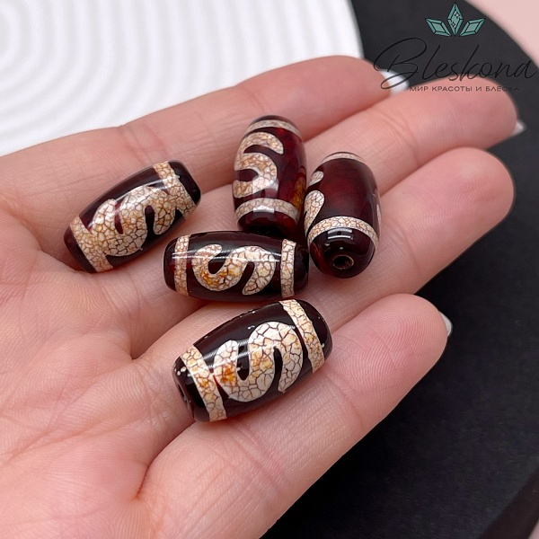 Бусина Дзи Денежный крючок бордовый бочонок 19*10 мм