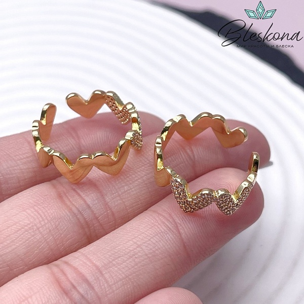 21,5 мм Цвет золото, Кольцо безразмерное сердечки с цирконами 