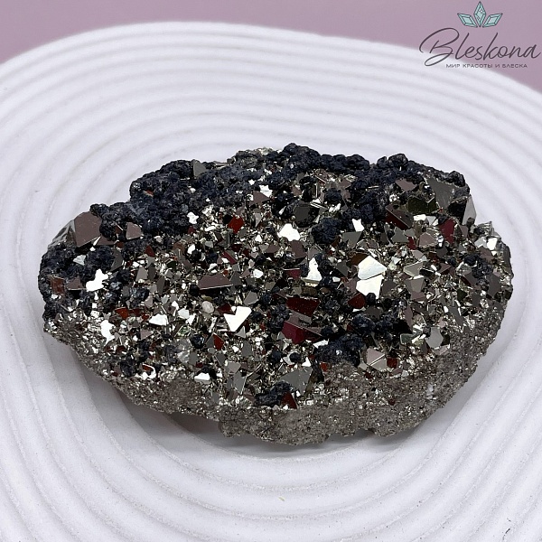 Пирит со сфалеритом и галенитом необработанный  60*90 мм