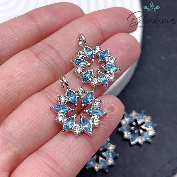 23*17,5 мм Цвет серебро, Подвеска Снежинка с цирконами