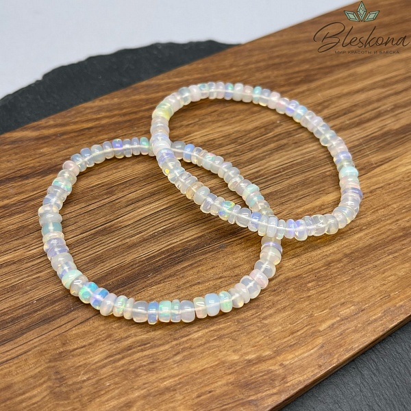Опал белый с радужным переливом 5,5 мм 17 см